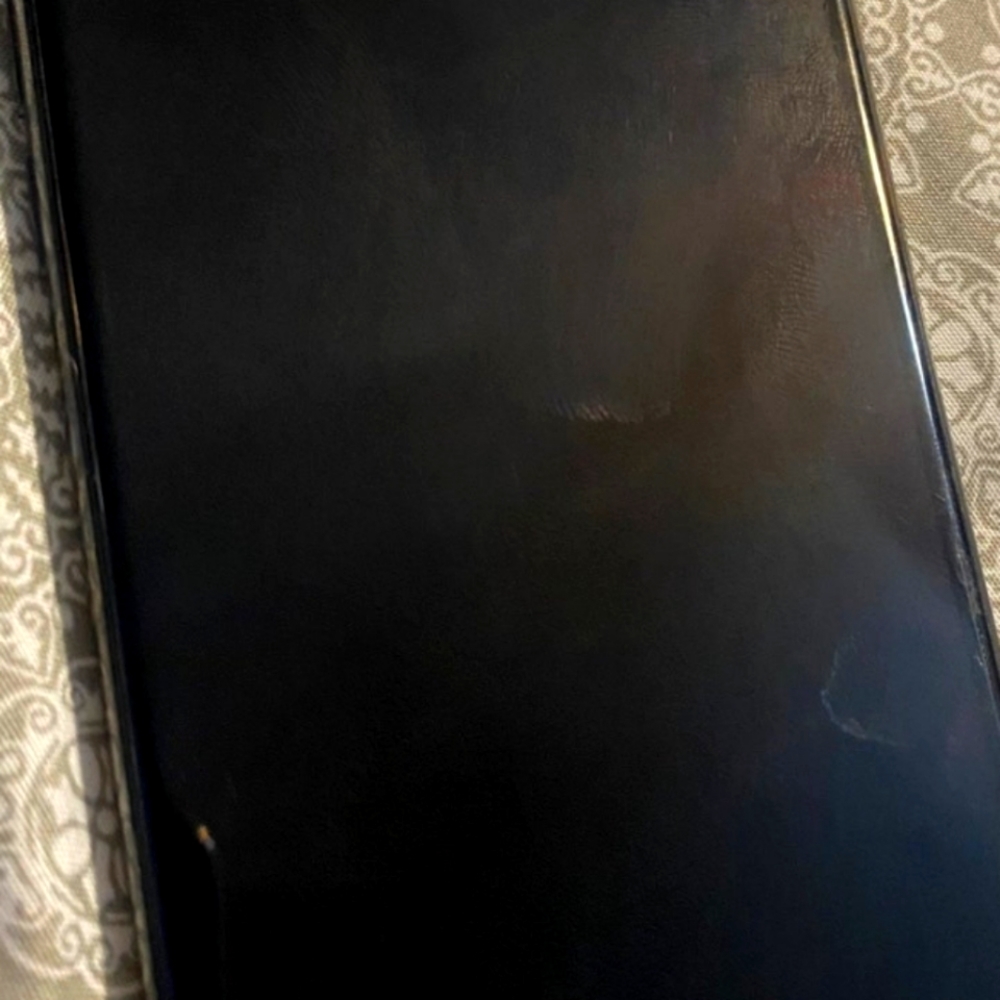 I'm getting rid of a lot of stuff and I already have a new phone I don't need 2